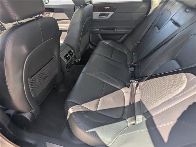 Used 2018 Jaguar XF Prestige image 20
