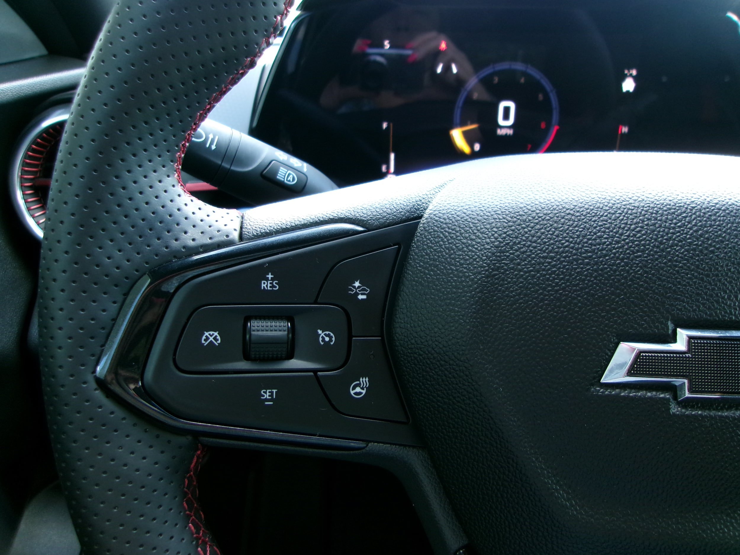 Used 2025 Chevrolet Trax RS FWD image 10