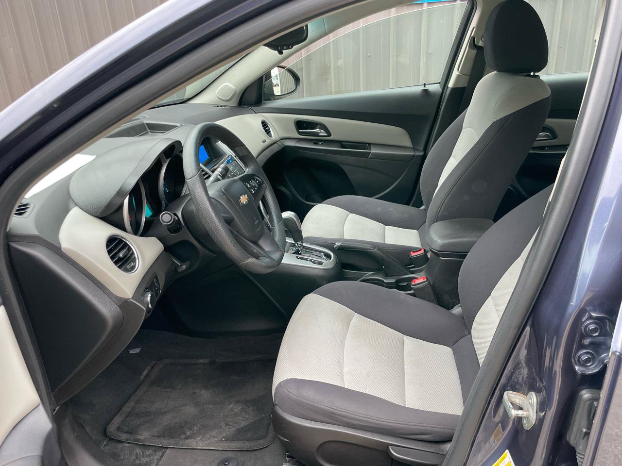 Used 2013 Chevrolet Cruze LS FWD image 5