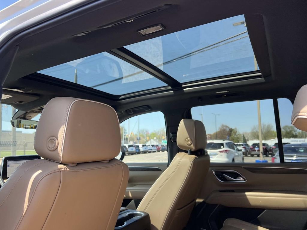 Used 2021 Chevrolet Tahoe Premier w/ Premium Package AWD/4WD image 12