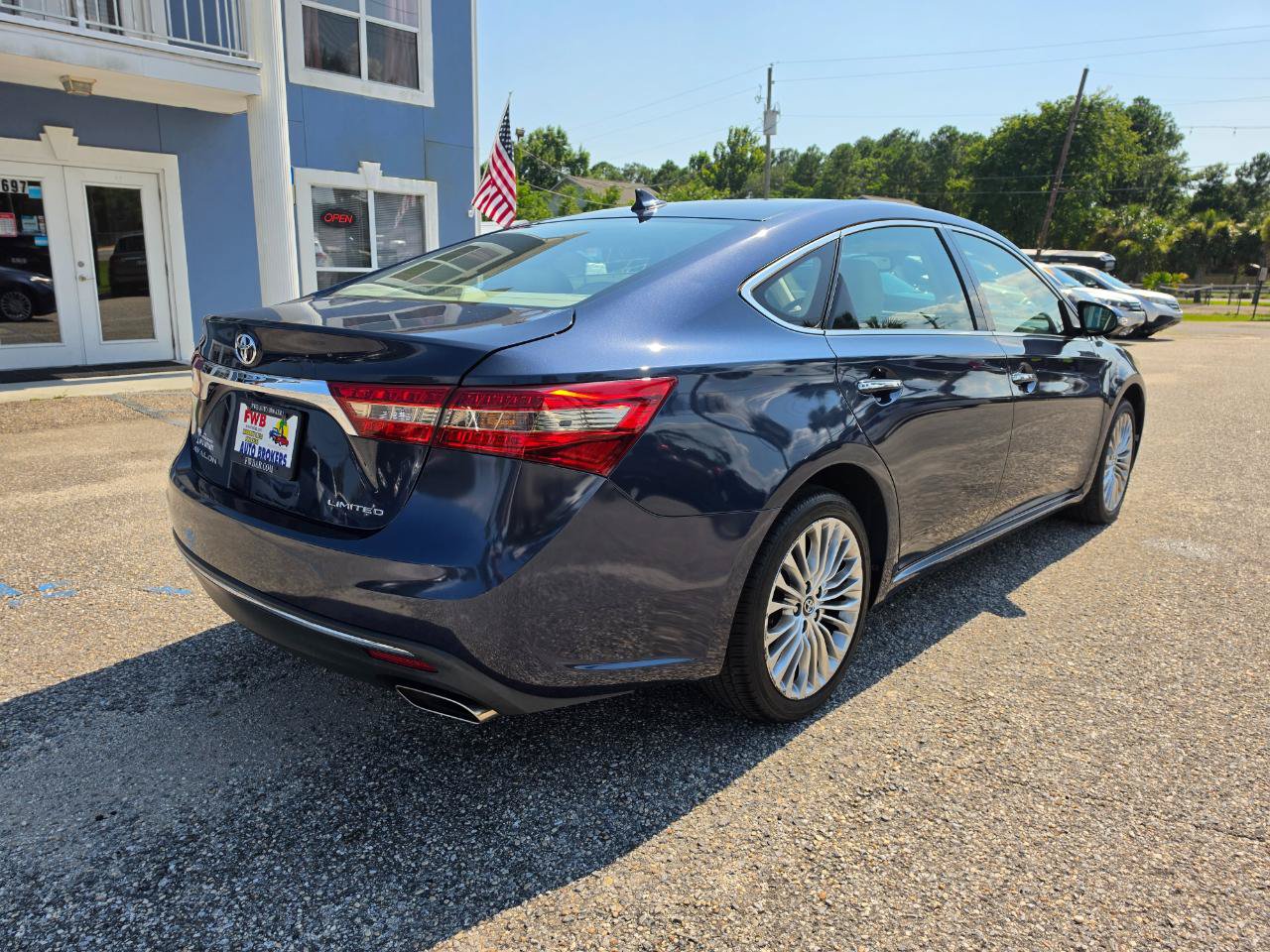 Used 2017 Toyota Avalon Limited FWD image 5