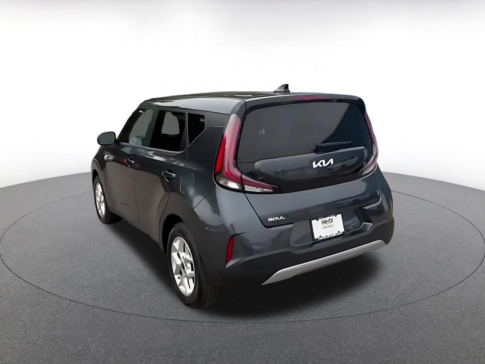 Used 2025 Kia Soul LX w/ LX Technology Package FWD image 11