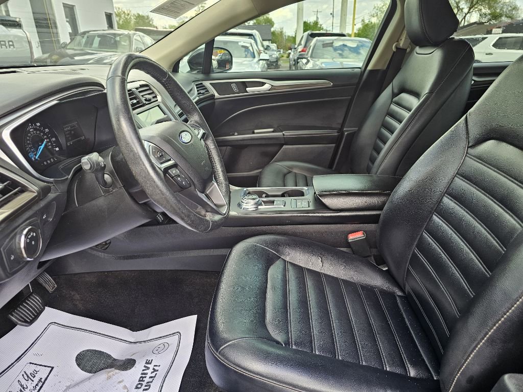 Used 2020 Ford Fusion SEL FWD image 15