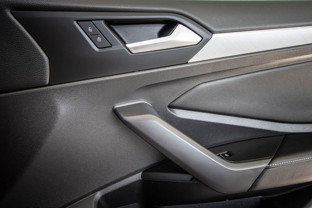 Certified 2022 Volkswagen Jetta SE image 18