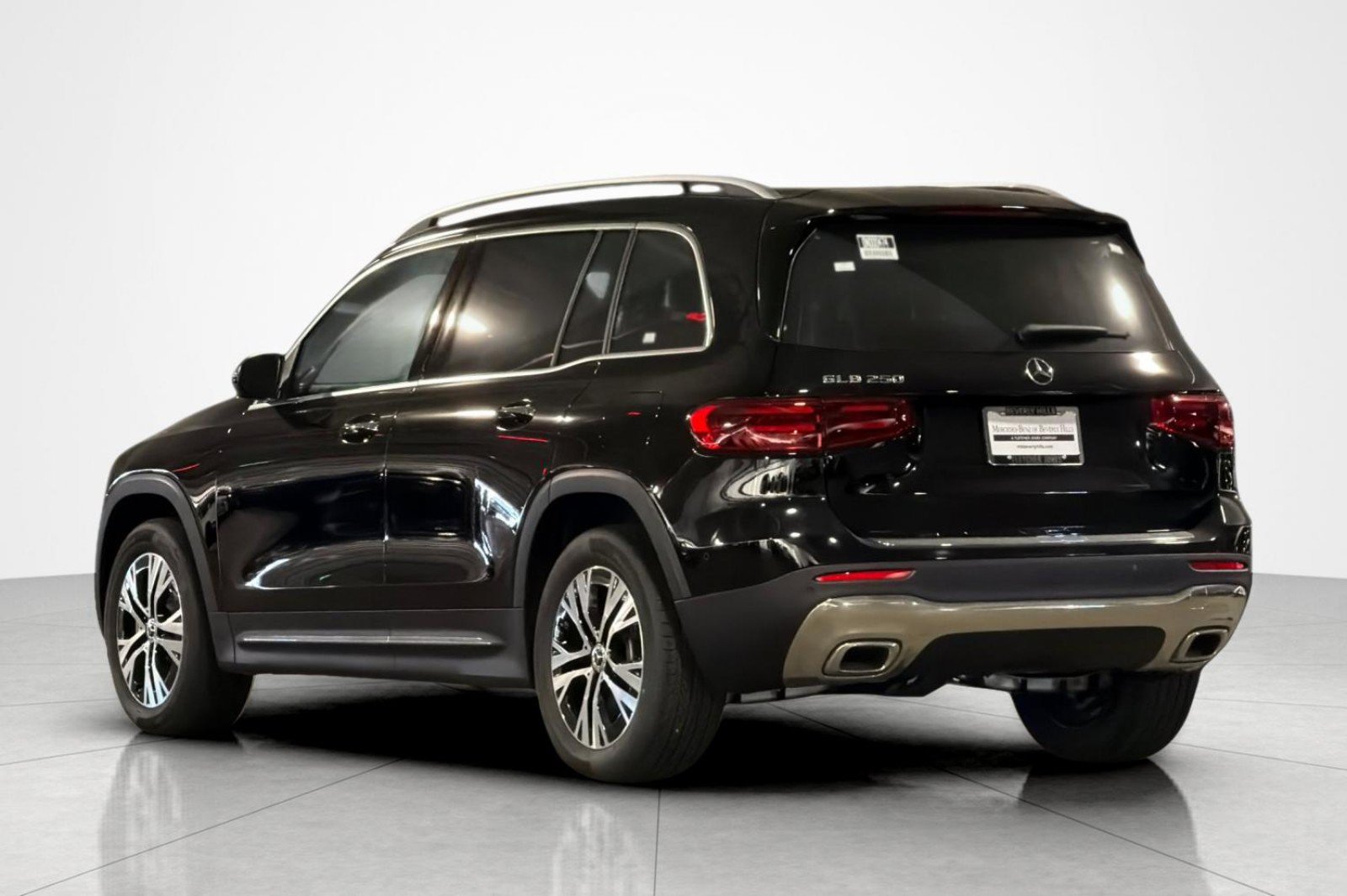 New 2025 Mercedes-Benz GLB 250 image 3