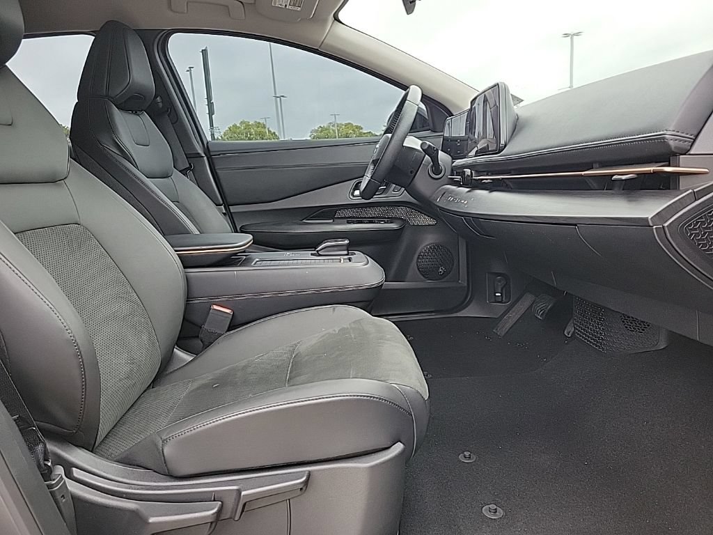 Used 2023 Nissan Ariya AWD image 18