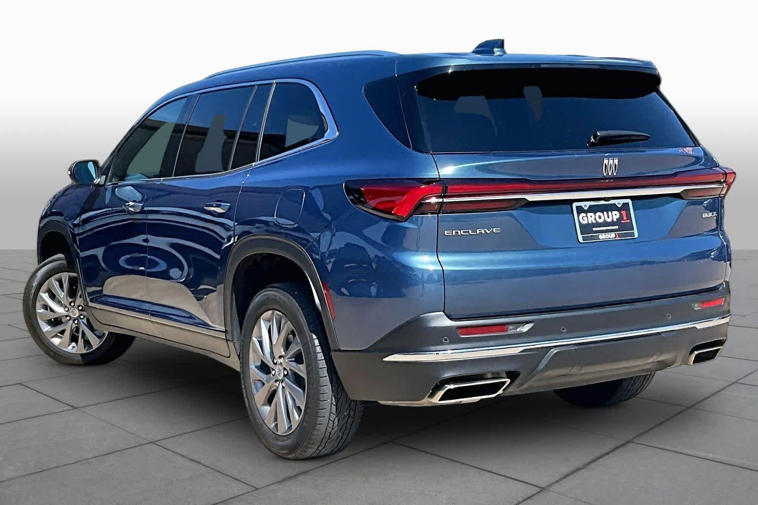 Used 2025 Buick Enclave Preferred w/ Power Package FWD image 12