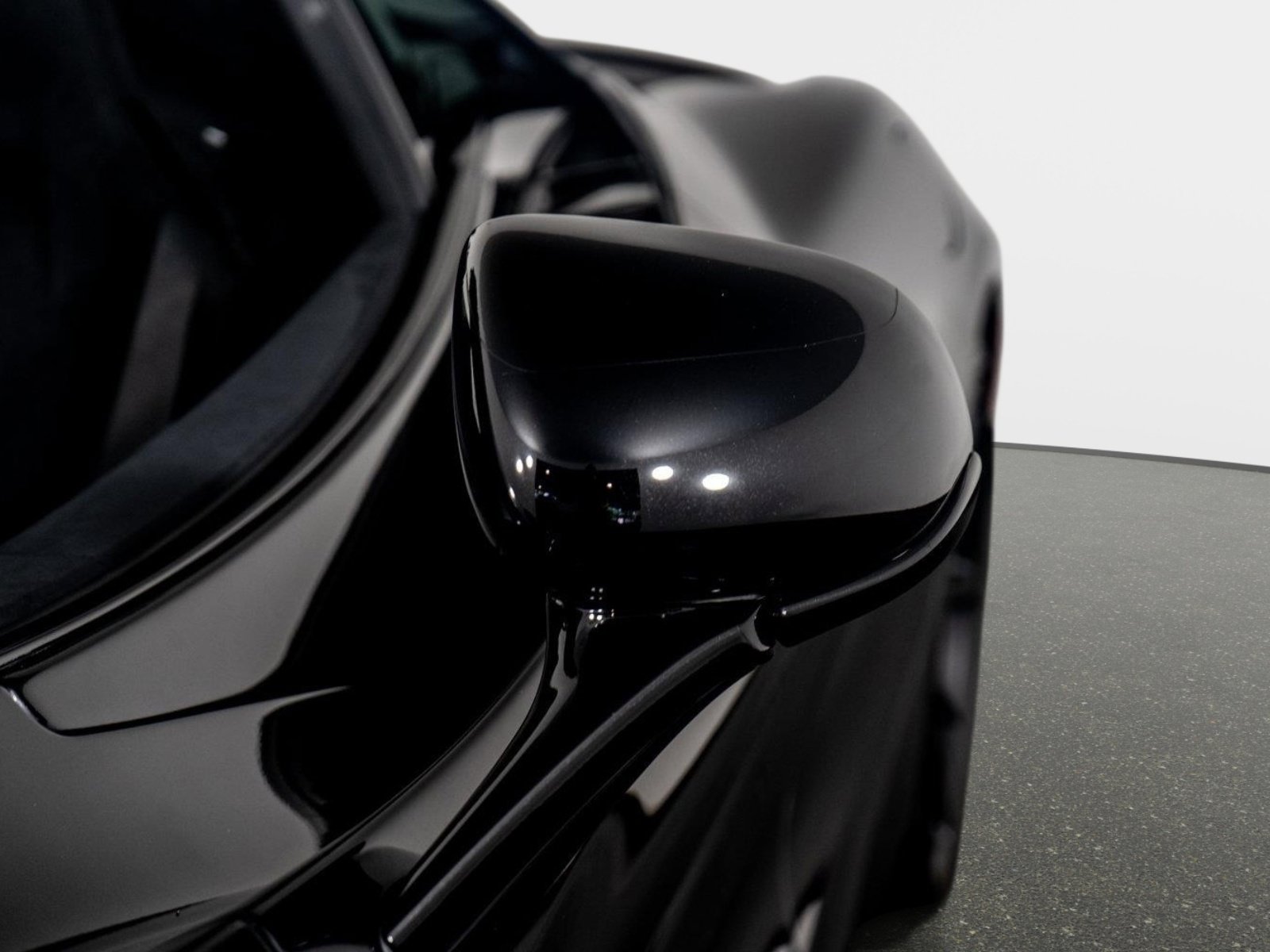 Used 2024 McLaren 750S Spider image 28