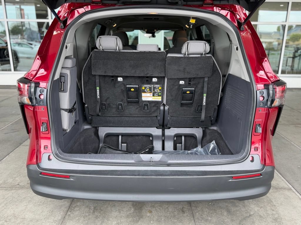 Certified 2022 Toyota Sienna LE AWD/4WD image 16