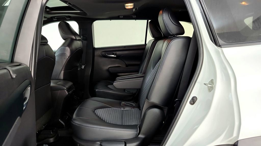Used 2023 Toyota Highlander XSE AWD/4WD image 47