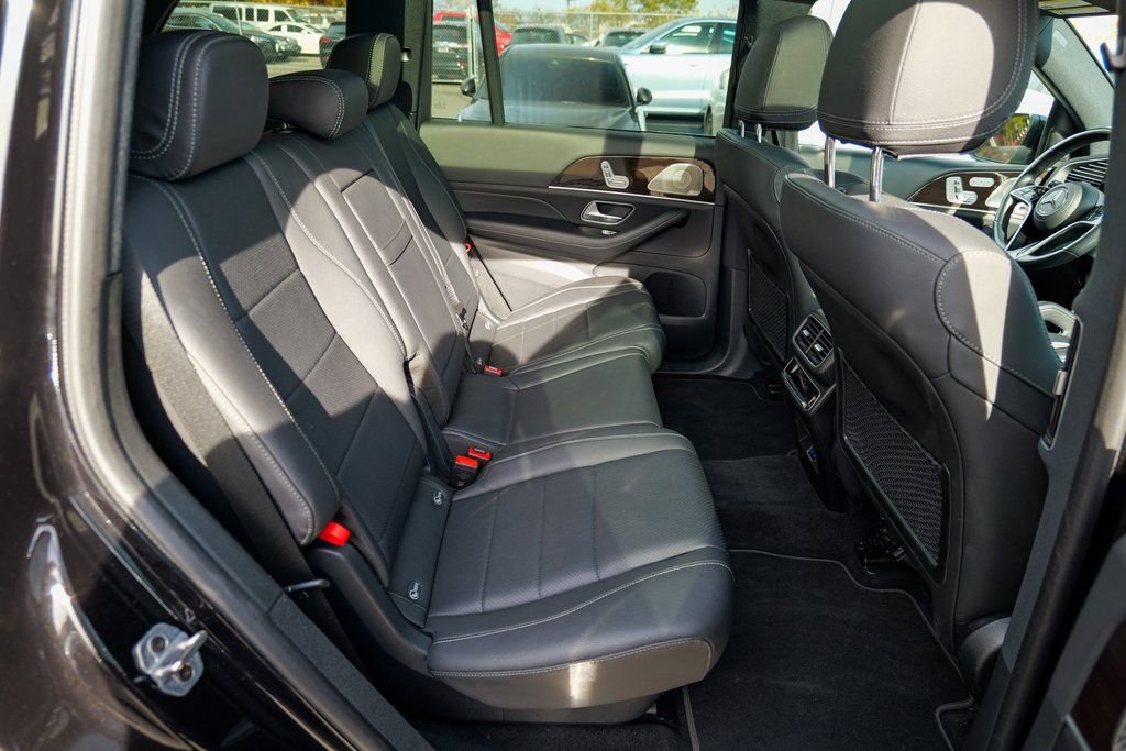 Used 2025 Mercedes-Benz GLS 450 4MATIC image 31