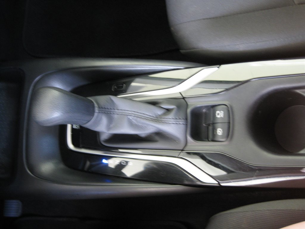 Used 2020 Toyota Corolla LE FWD image 18