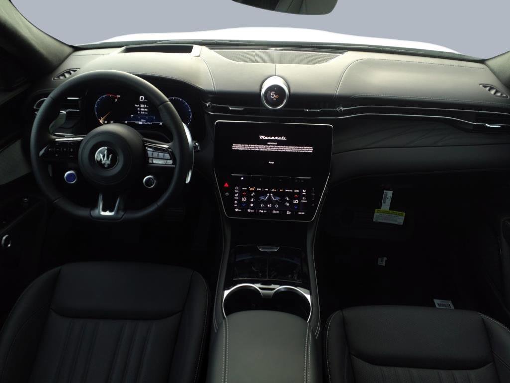 New 2024 Maserati Grecale GT image 3