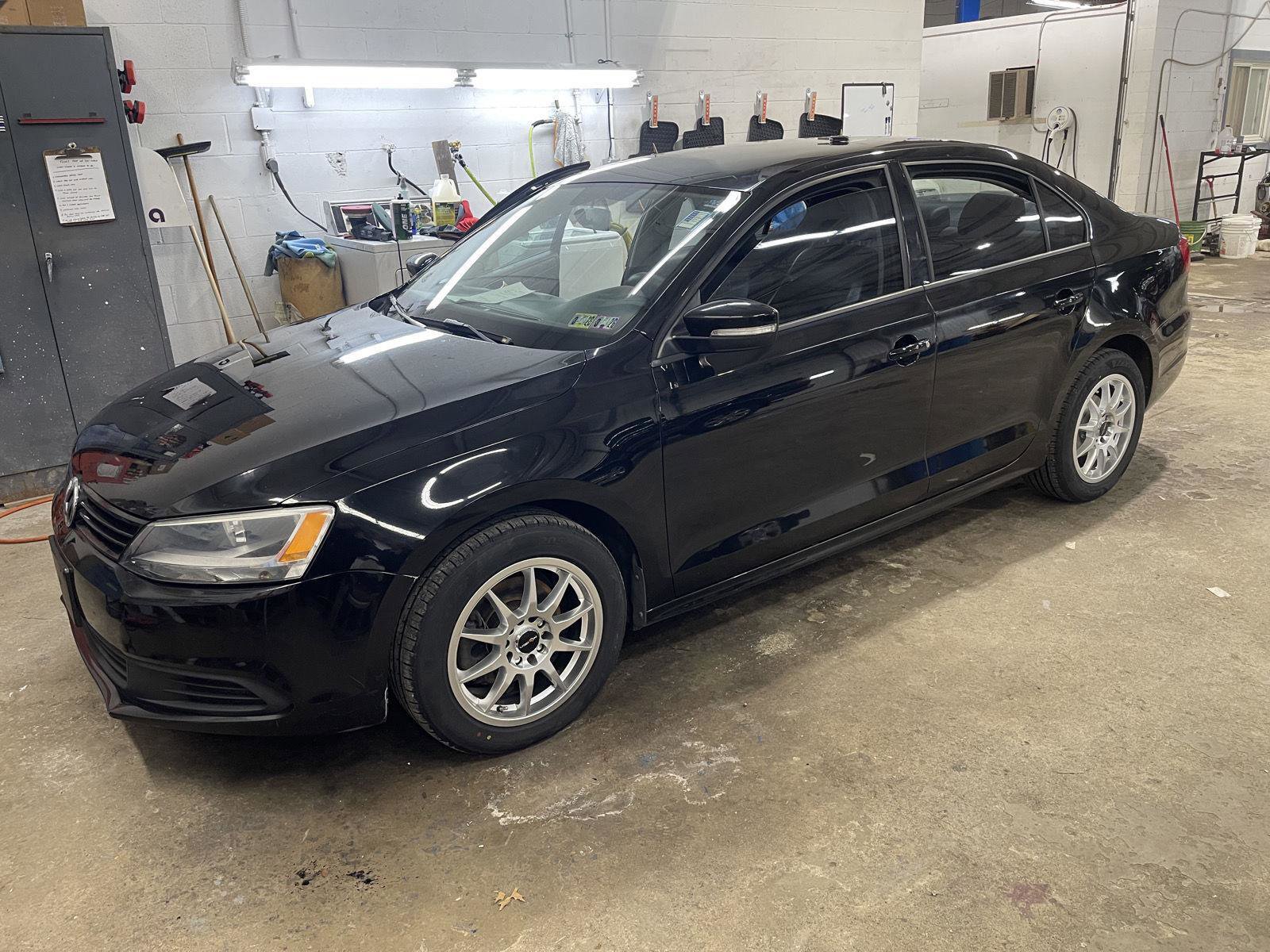 Used 2011 Volkswagen Jetta SE image 2