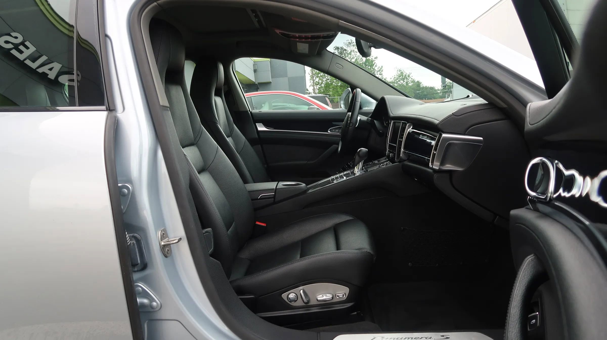 Used 2015 Porsche Panamera S image 24