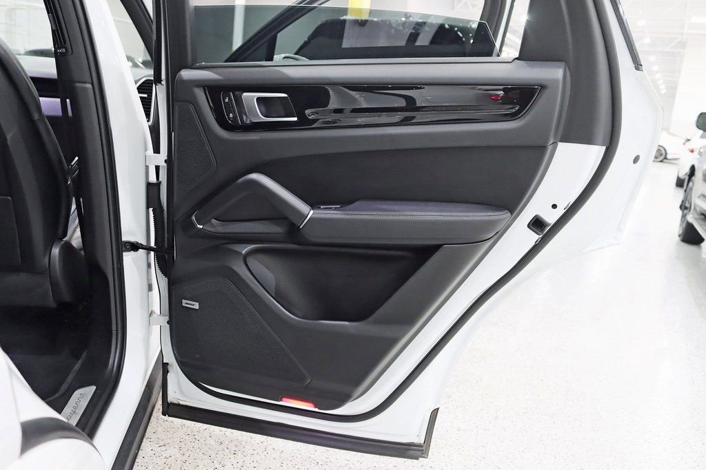 Used 2022 Porsche Cayenne Platinum Edition image 38