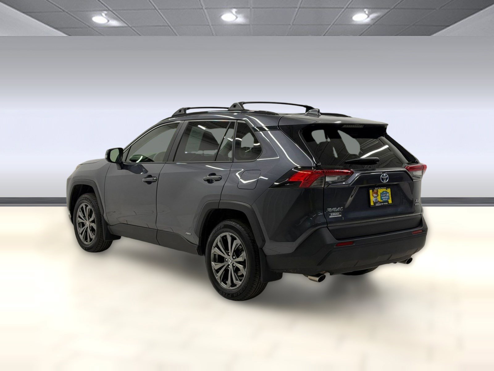 Used 2022 Toyota RAV4 XLE Premium image 2
