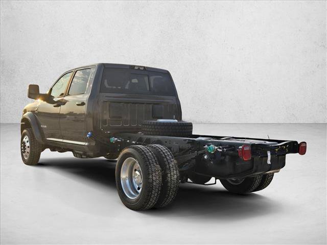 New 2026 RAM 4500 4x4 Crew Cab DRW w/ Laramie Trim Package image 9