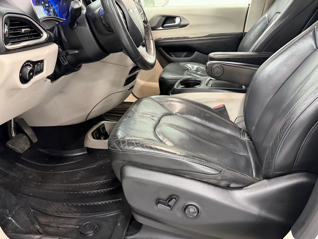 Used 2020 Chrysler Pacifica Touring-L Plus w/ Tire & Wheel Group image 11