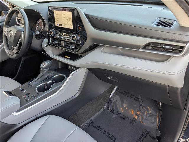 Used 2023 Toyota Highlander XLE image 23