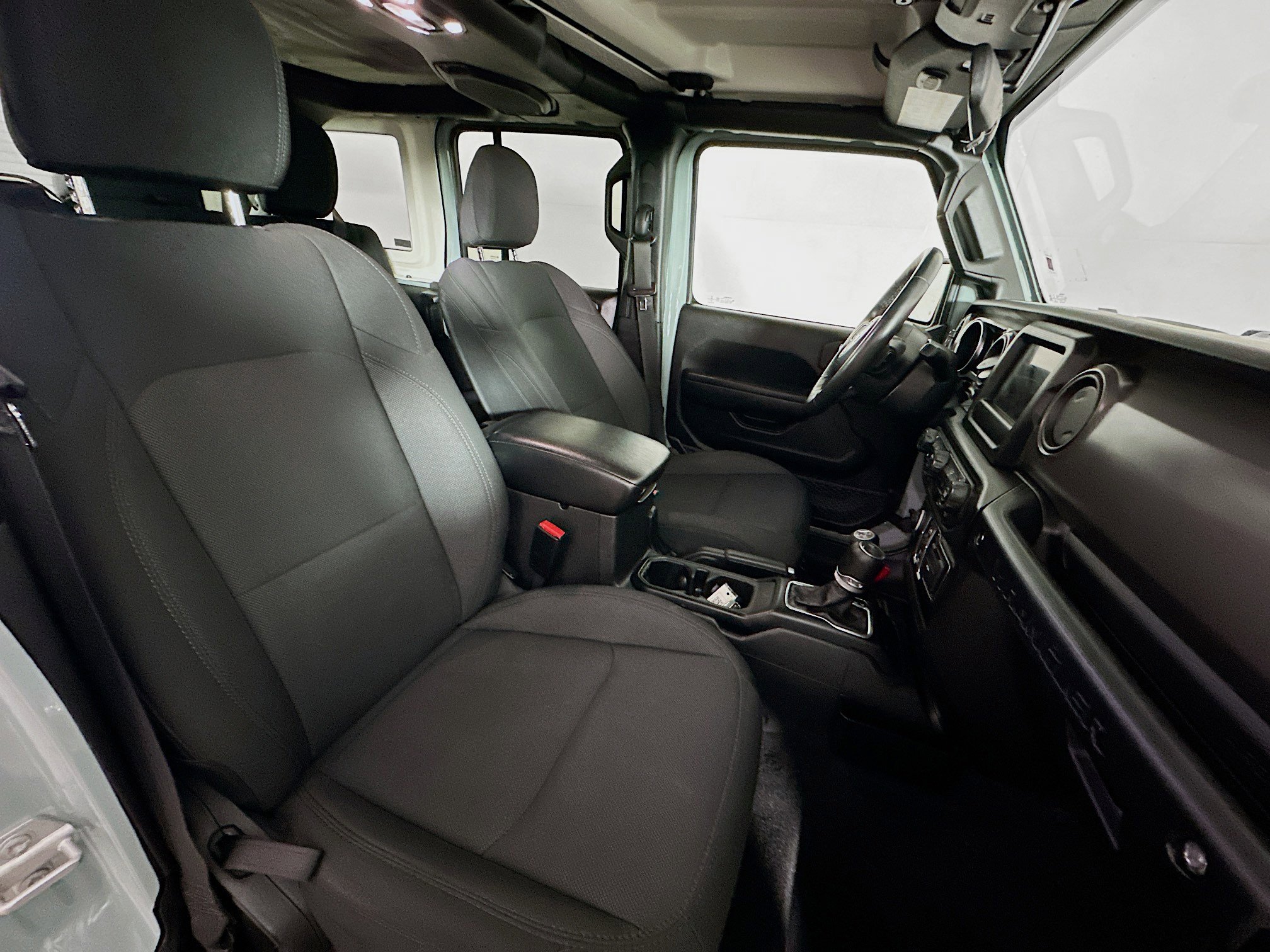 Used 2023 Jeep Wrangler Unlimited w/ Cold Weather Group image 29