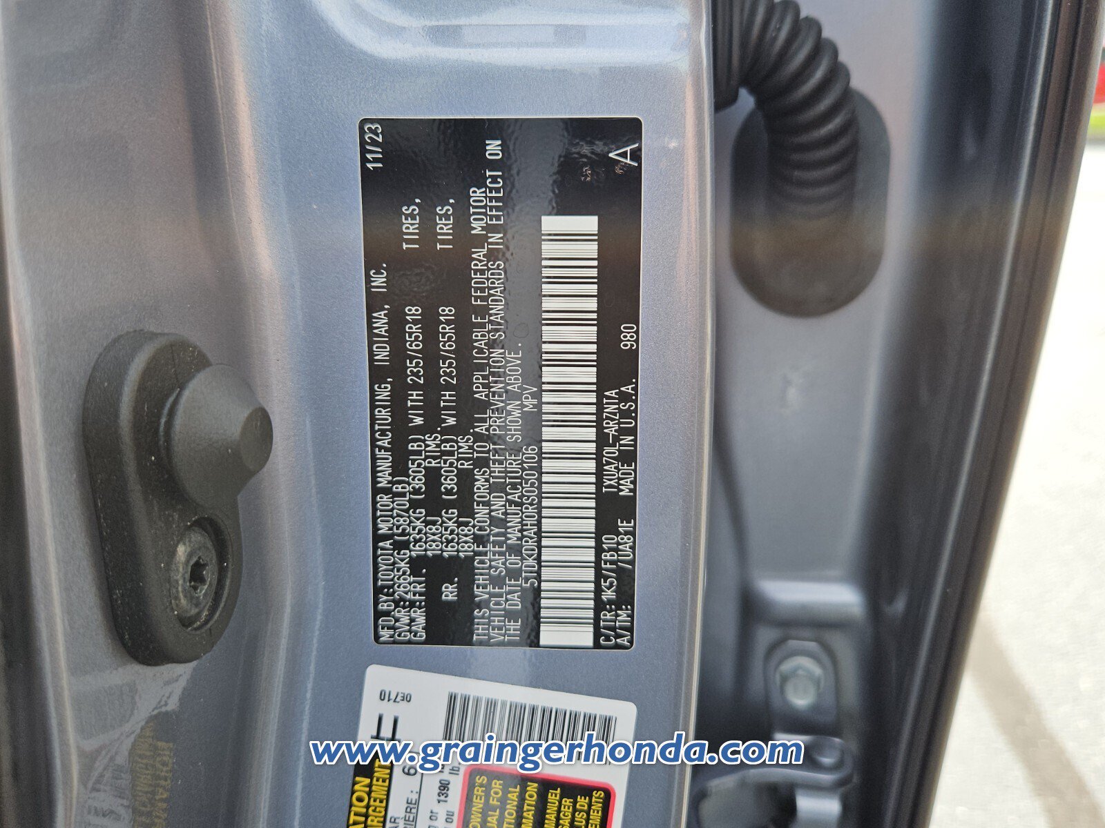 Used 2024 Toyota Highlander LE FWD image 14