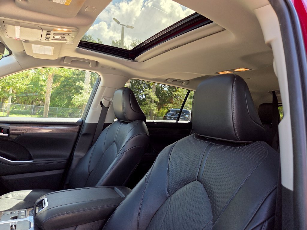 Used 2023 Toyota Highlander Limited FWD image 26