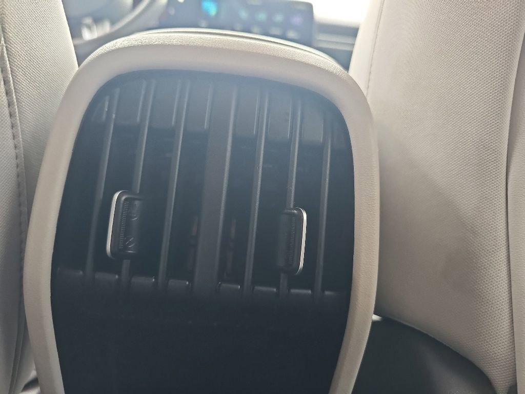 Used 2025 Hyundai Kona SEL FWD image 27