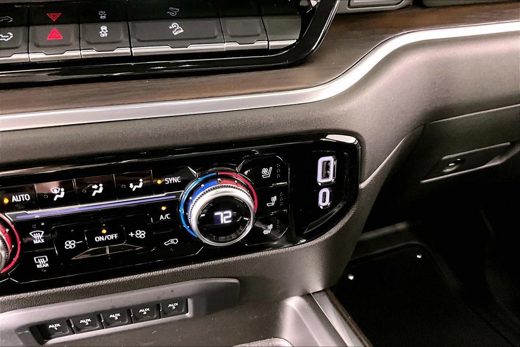 Used 2024 GMC Sierra 2500 SLT w/ SLT Premium Package image 17