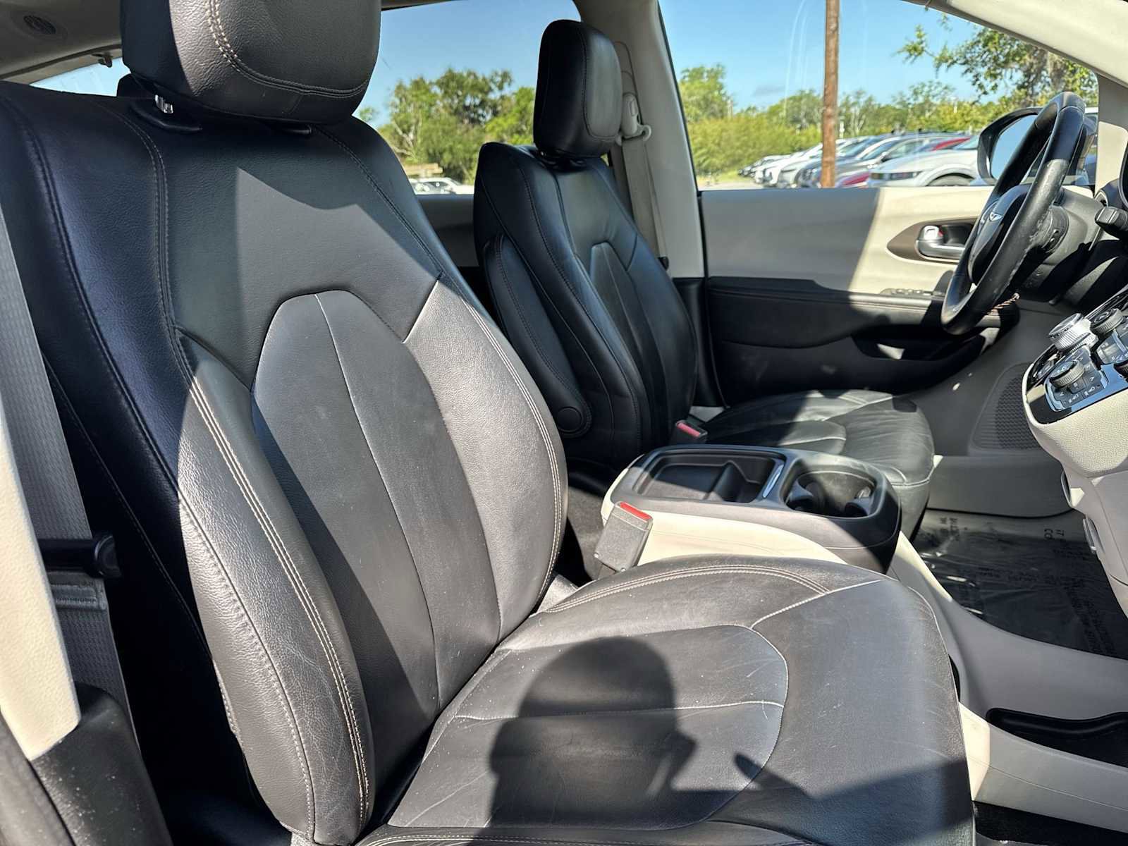 Used 2017 Chrysler Pacifica Touring-L FWD image 21