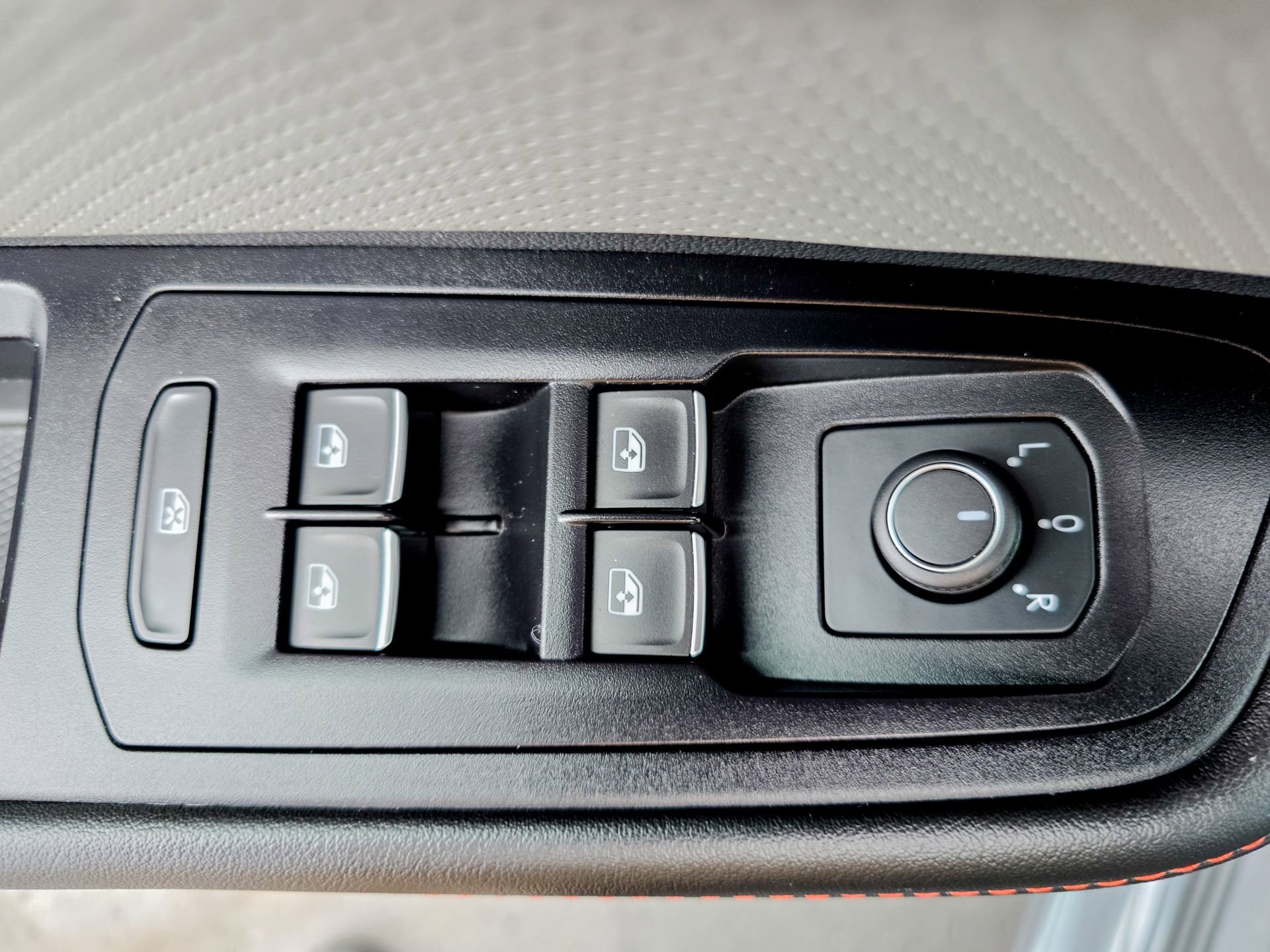 Used 2024 Volkswagen Atlas Peak Edition SE image 27