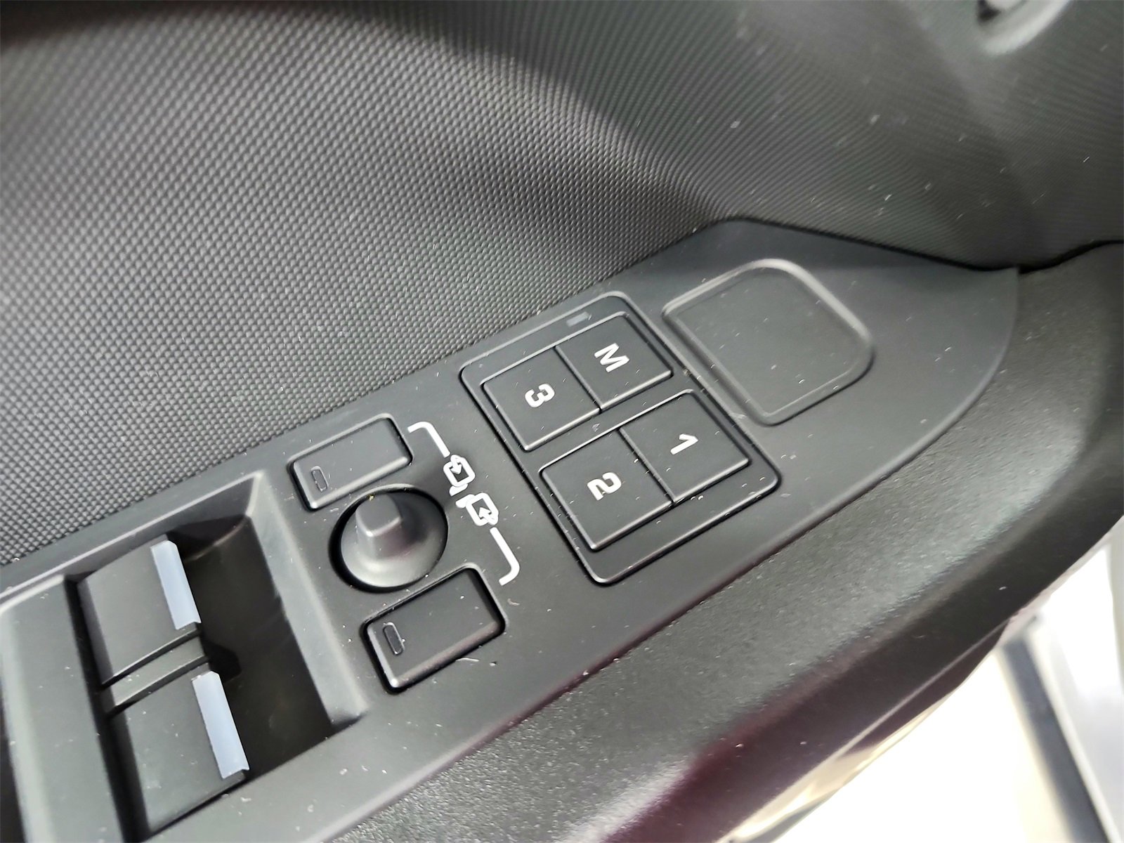 Used 2024 Land Rover Defender 130 Outbound image 21