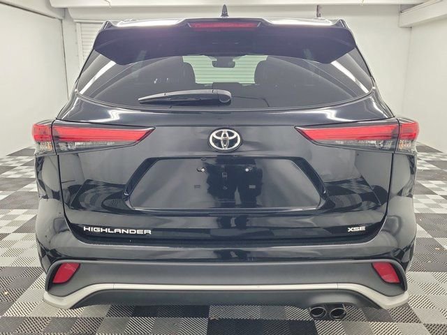 Used 2022 Toyota Highlander XSE FWD image 5