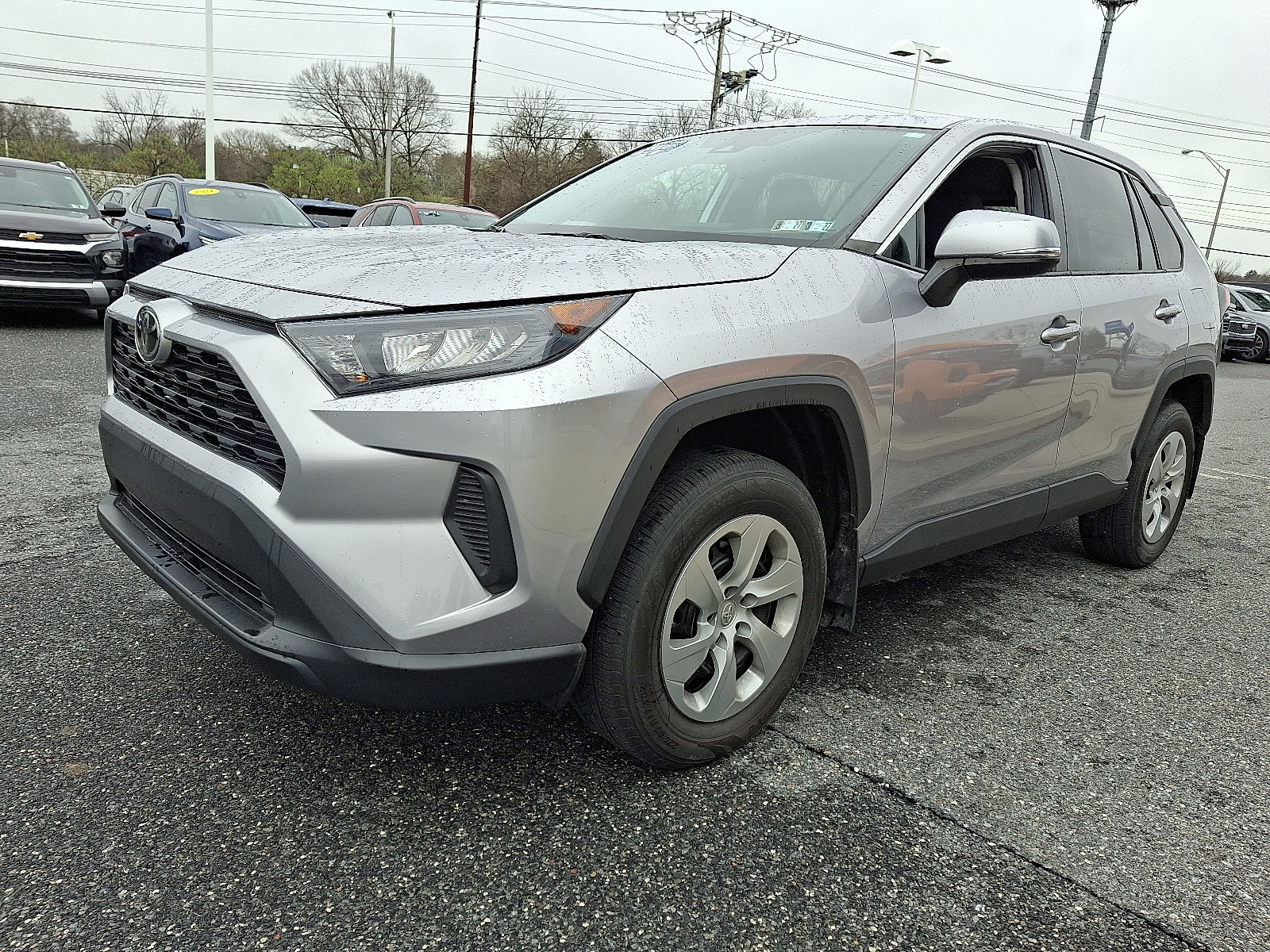 Used 2022 Toyota RAV4 LE image 3