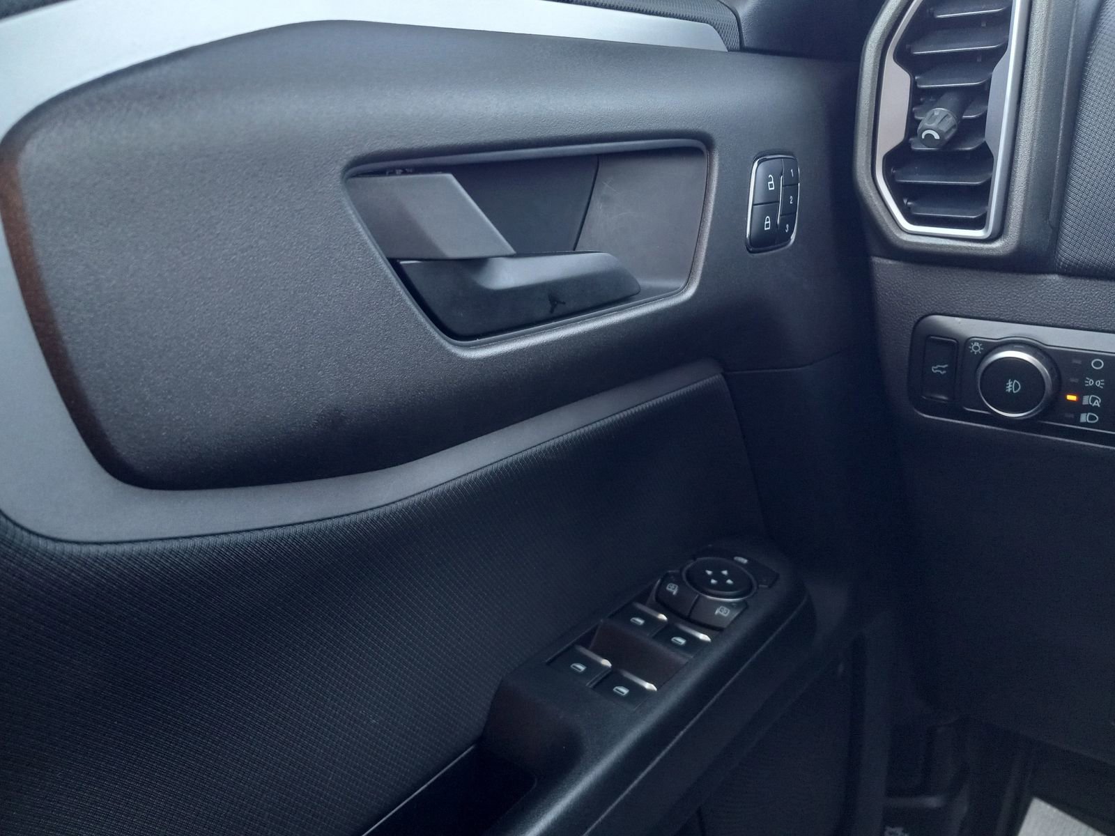 Used 2025 Ford Bronco Sport Badlands image 27