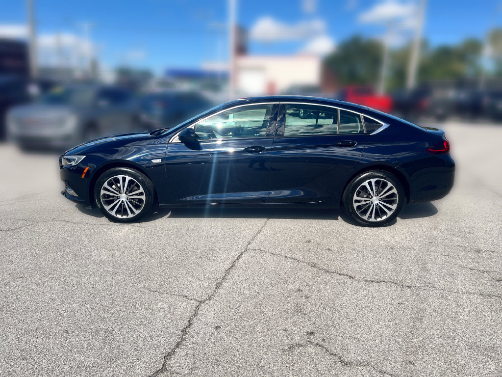 Used 2018 Buick Regal Preferred w/ Driver Confidence Package #1 FWD image 2