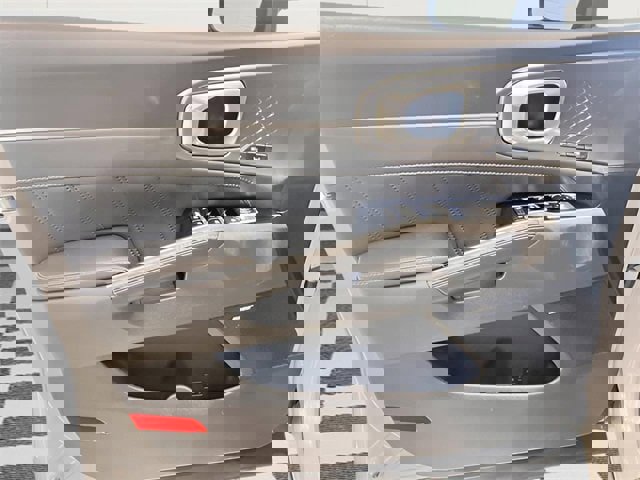 Used 2023 Kia Sorento SX image 16