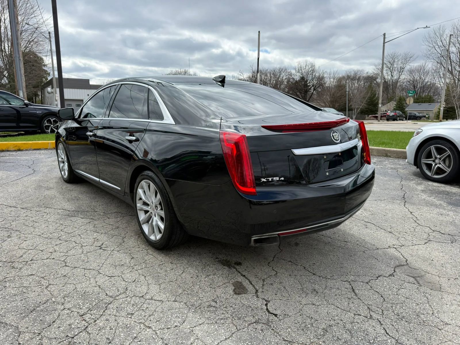 Used 2015 Cadillac XTS Luxury AWD/4WD image 3