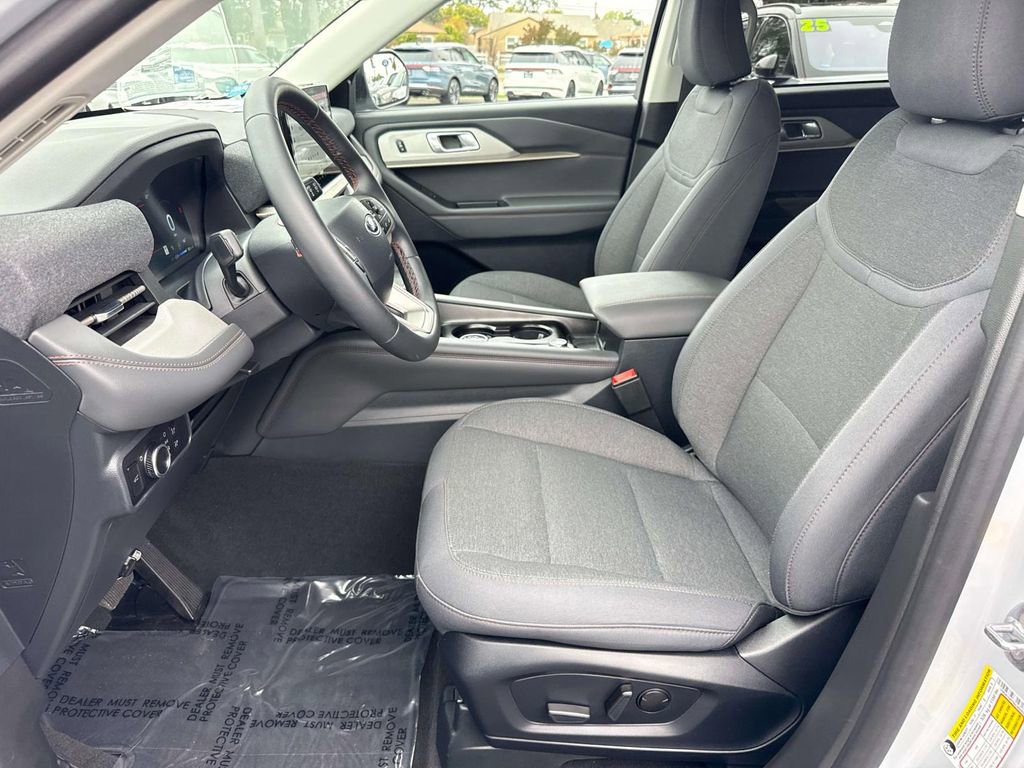 Used 2025 Ford Explorer Active image 22