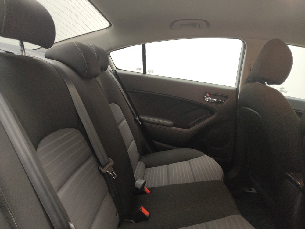 Used 2017 Kia Forte S image 19