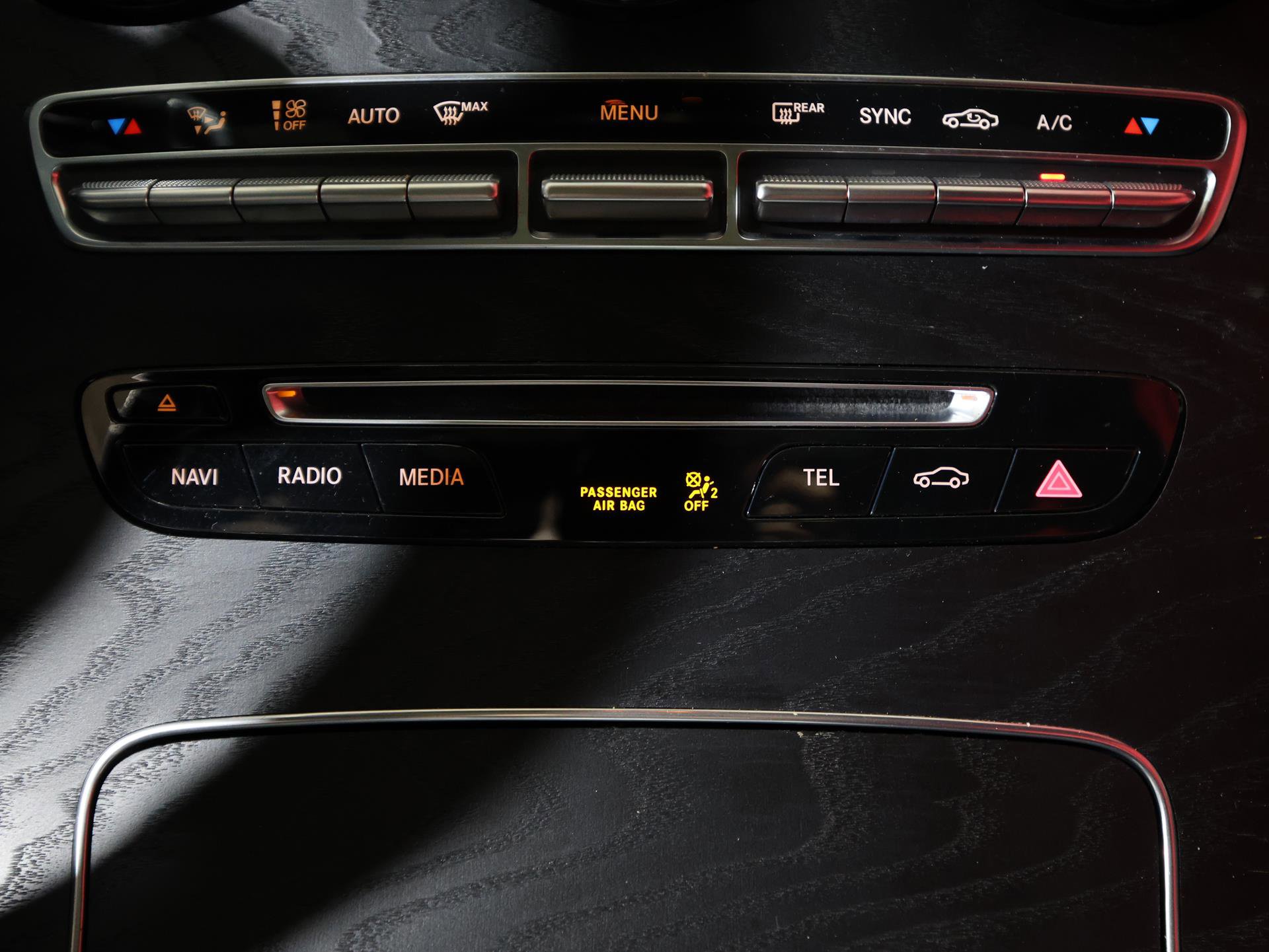 Used 2019 Mercedes-Benz GLC 300 4MATIC w/ Premium Package image 20