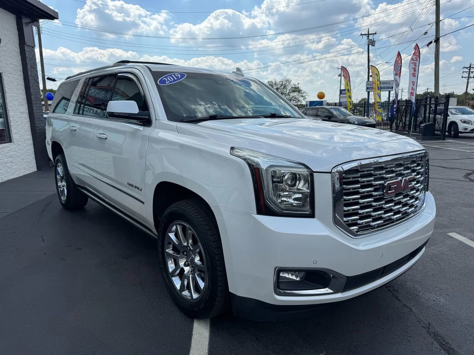 Used 2019 GMC Yukon XL Denali image 7