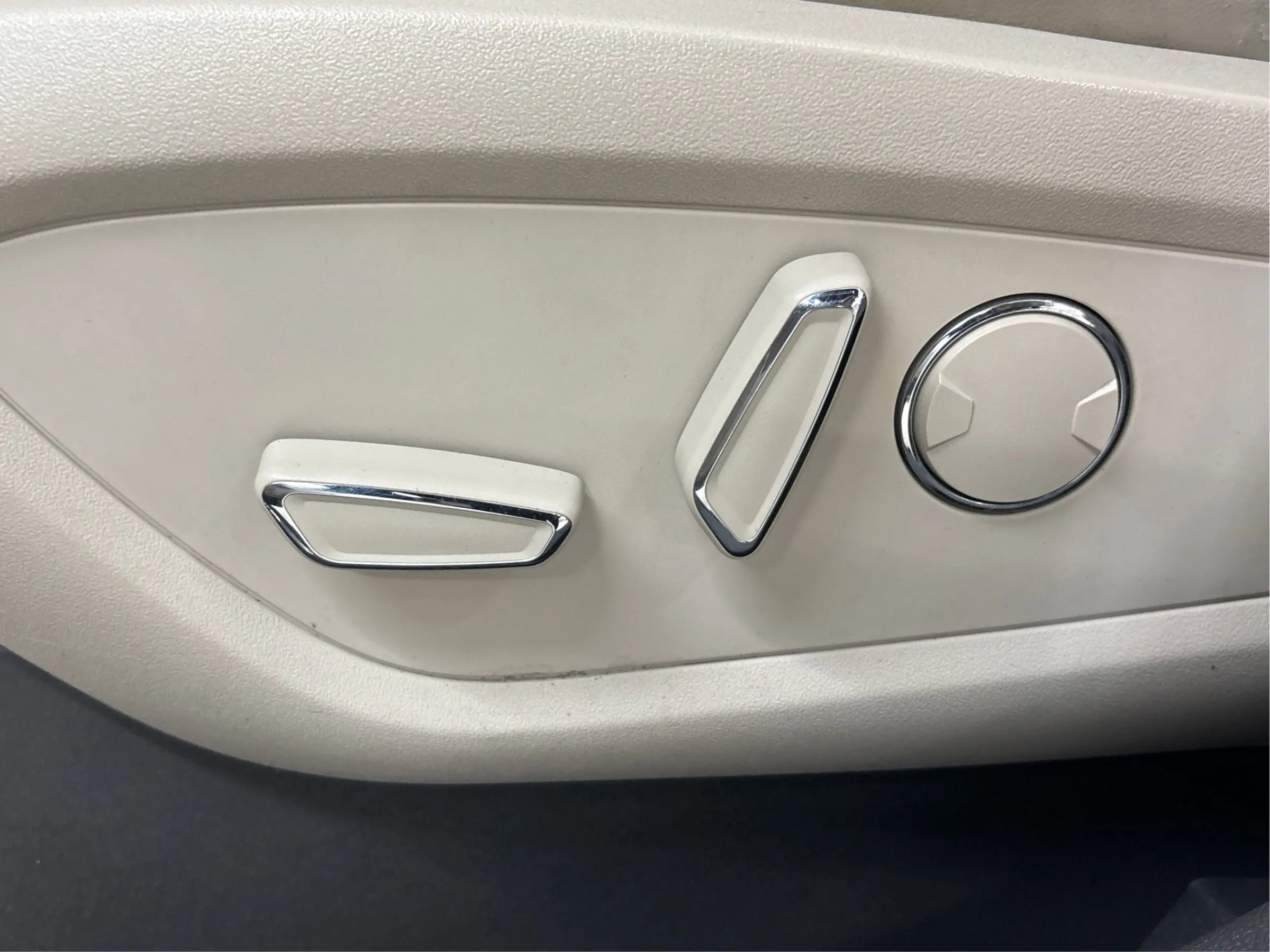 Used 2018 Lincoln MKX Reserve w/ Lincoln MKX Climate Package image 25