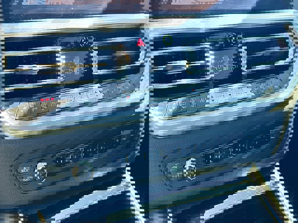 Used 2022 BMW 330e 330e iPerformance w/ M Sport Package image 28