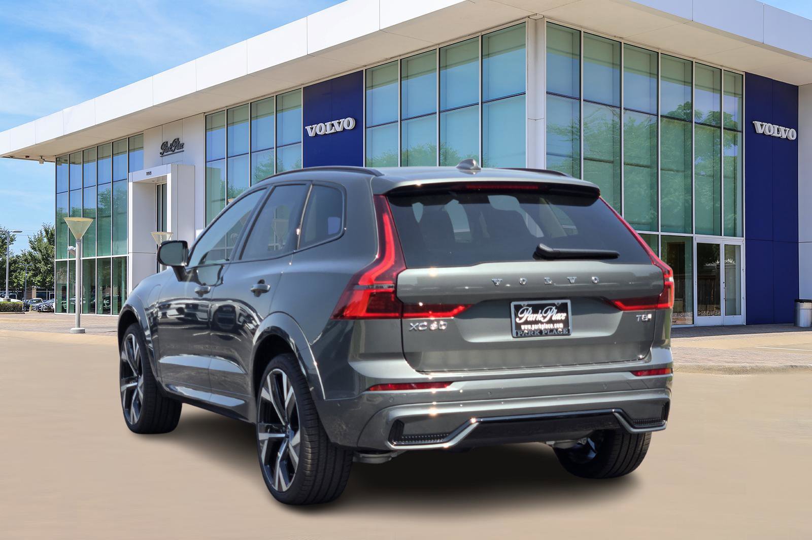 New 2026 Volvo XC60 T8 Ultra image 4