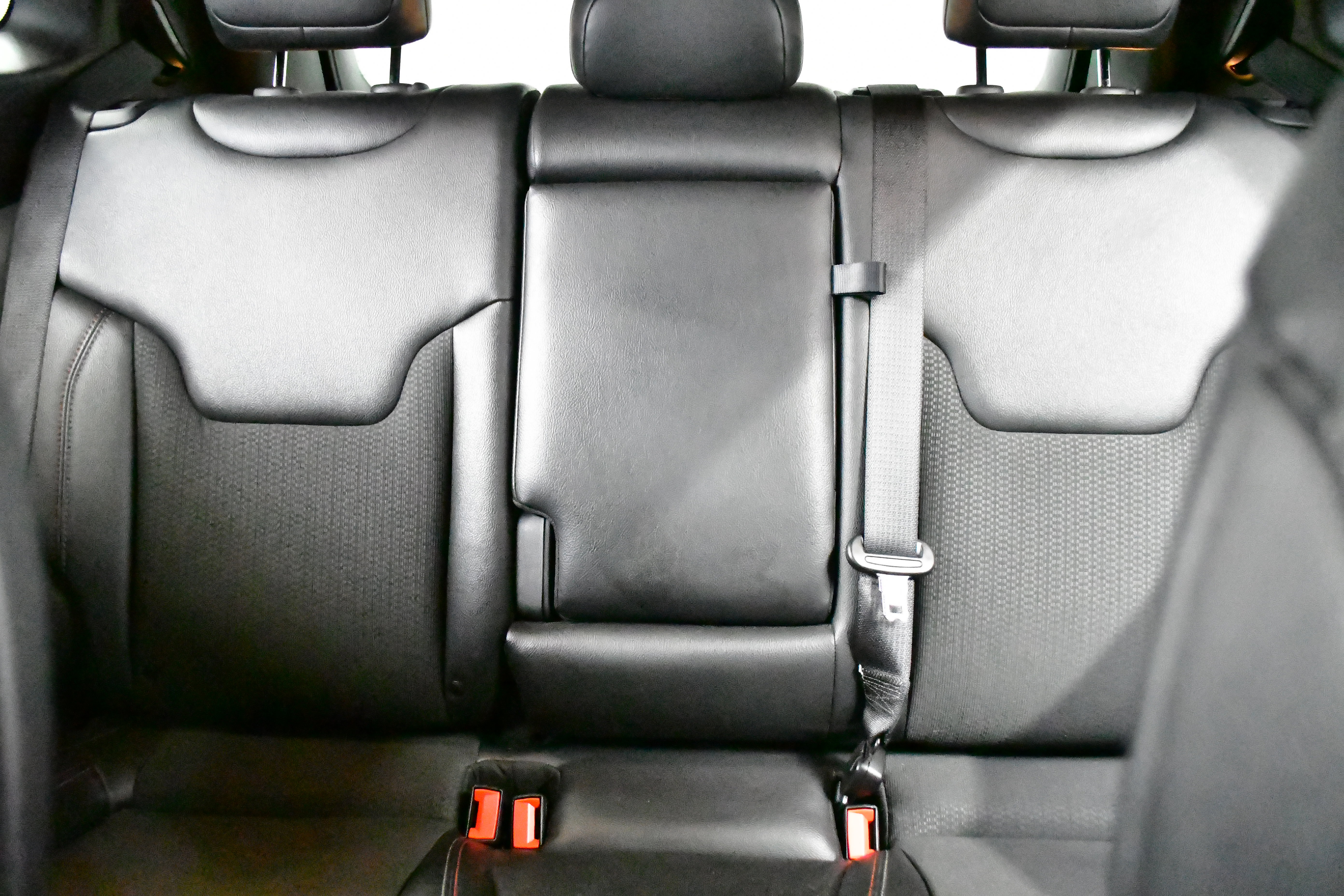 Used 2025 Jeep Compass Trailhawk image 12