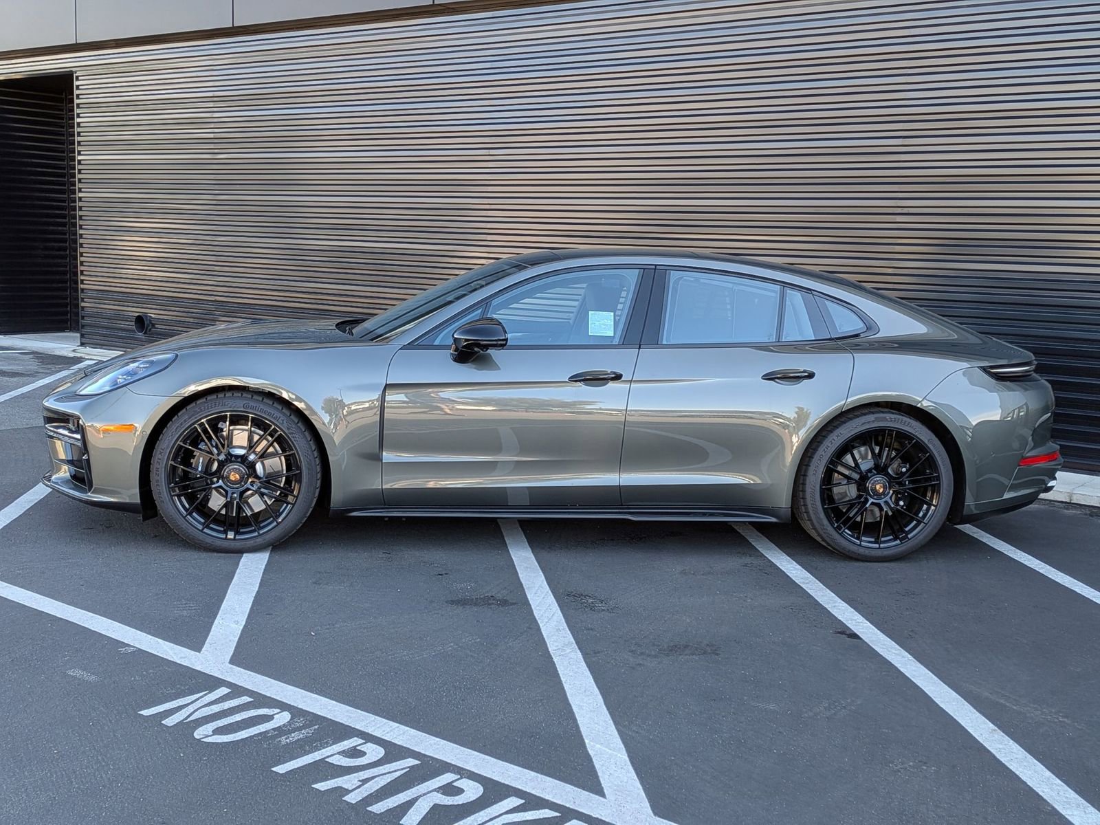 New 2026 Porsche Panamera GTS image 2