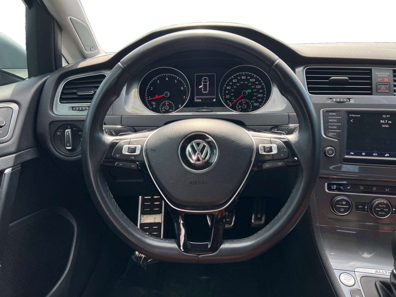 Used 2017 Volkswagen Golf Alltrack SEL image 12