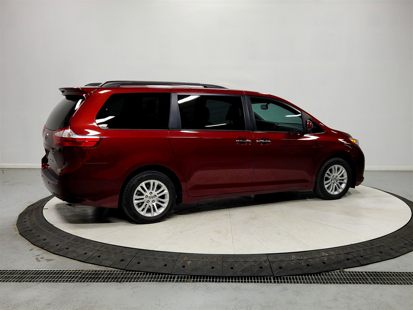 Used 2015 Toyota Sienna XLE Premium image 7