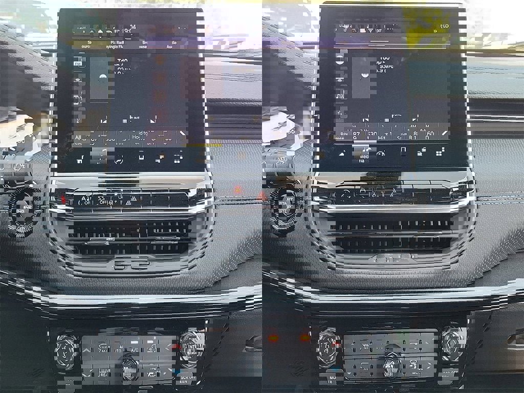 New 2026 Jeep Compass Latitude w/ Sun and Sound Group image 8